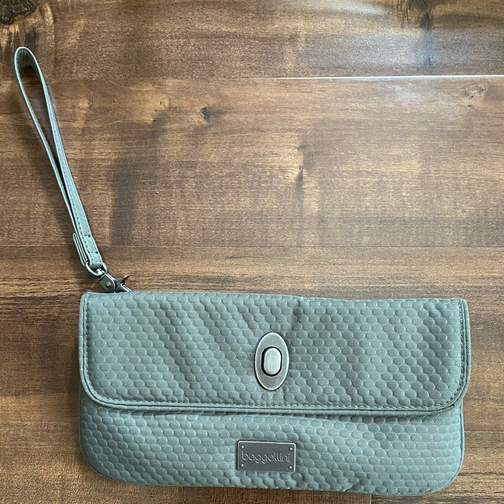 Like new , . Baggallini crossbody .